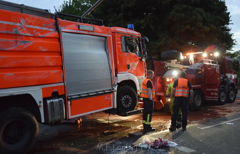 TLF 4 umgestuerzt Koeln Bocklemuend Ollenhauer Ring Militaerringstr P205.JPG - Miklos Laubert